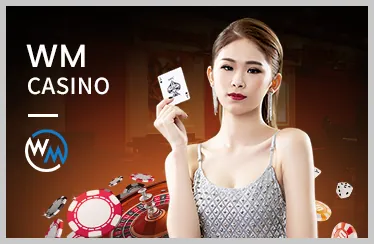 Sân quần vợt với hai vận động viên đang giao bóng